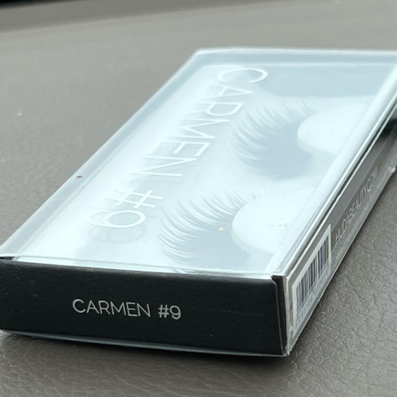 Huda Beauty Lashes - Picture 7 of 7